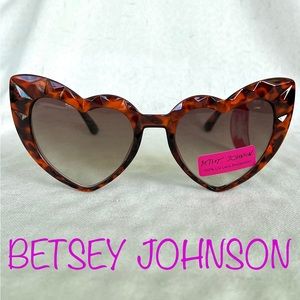BETSEY JOHNSON heart shaped sunglasses